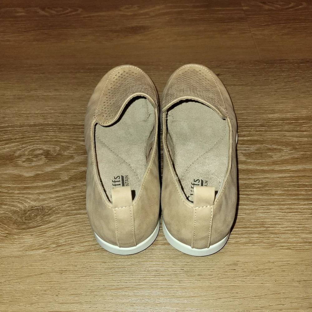 Cliffs by White Mountain Prisha Tan Eyelet Comfort Loafers Womens Size 5.5 M new